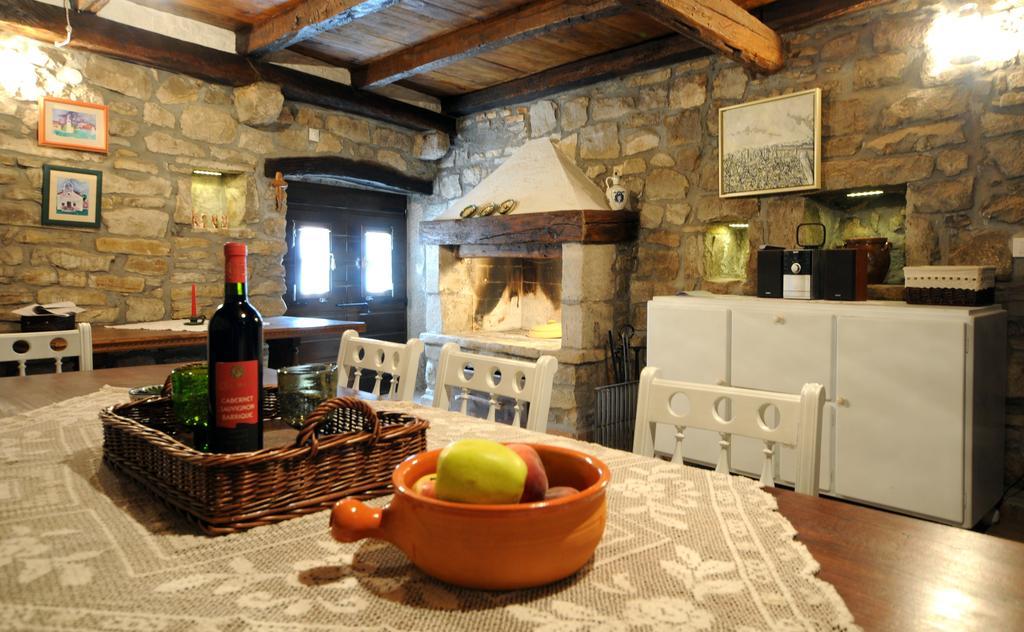 Holiday Homes Poli Svetega Antona Gračišće Quarto foto