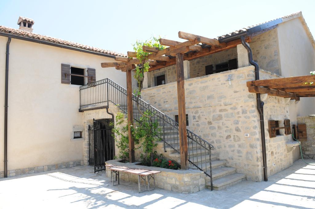 Holiday Homes Poli Svetega Antona Gračišće Quarto foto
