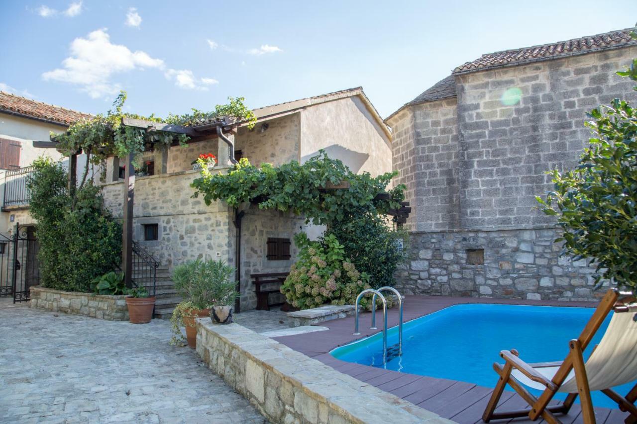 Holiday Homes Poli Svetega Antona Gračišće Exterior foto